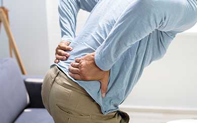 척추 압박골절 및 외상 후 통증 관련 이미지